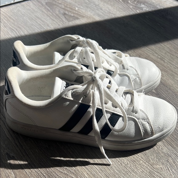Adidas Classic White and Black Sneakers - Picture 2 of 6